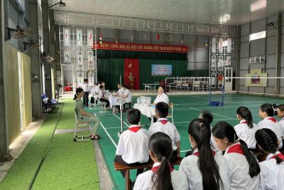 KHÁM SỨC KHOẺ CHO HỌC SINH